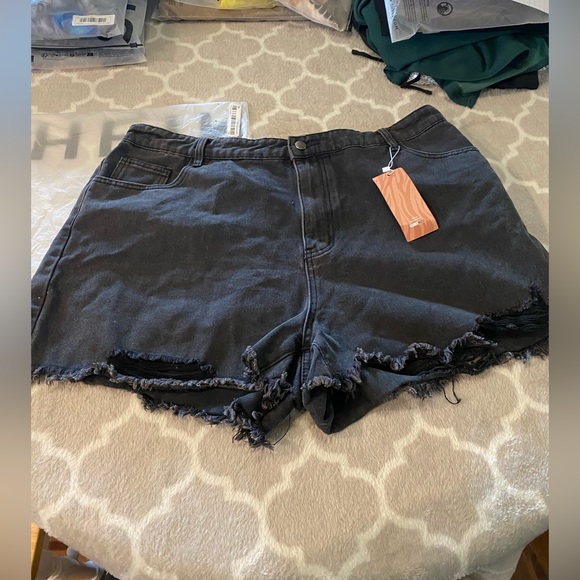 SHEIN SXY BLACK DENIM SHORTS 4XL - Picture 1 of 3